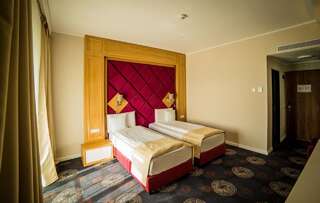 Отель Hotel President SPA Бэйле-Феликс Номер с кроватью размера «king-size»-2