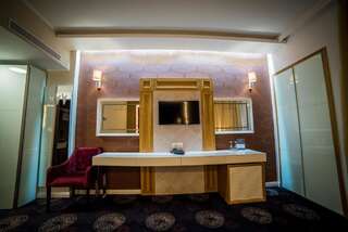Отель Hotel President SPA Бэйле-Феликс Номер с кроватью размера «king-size»-4