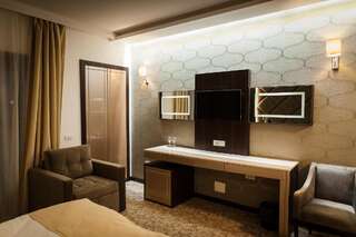 Отель Hotel President SPA Бэйле-Феликс Номер с кроватью размера «king-size»-6
