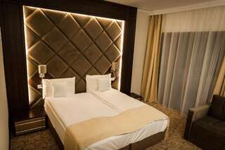 Отель Hotel President SPA Бэйле-Феликс Номер с кроватью размера «king-size»-10